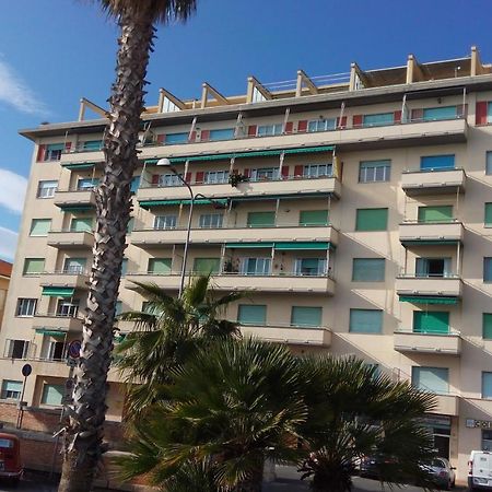 Piazza Mazzini 21 Apartment Loano Bagian luar foto