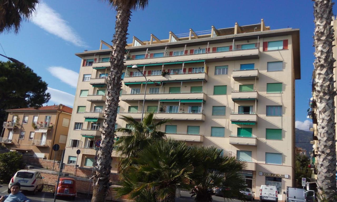 Piazza Mazzini 21 Apartment Loano Bagian luar foto
