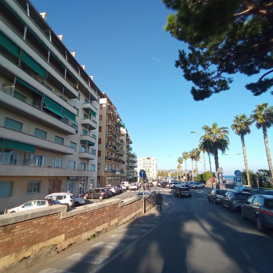 Piazza Mazzini 21 Apartment Loano Bagian luar foto